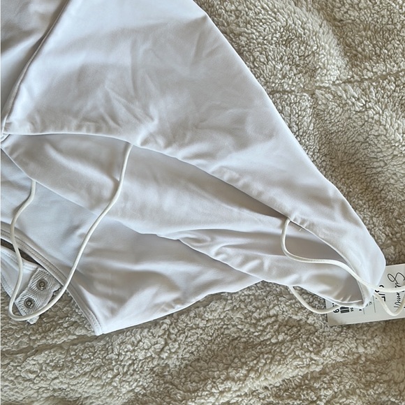 Sleeveless white bodysuit- - Picture 3 of 4